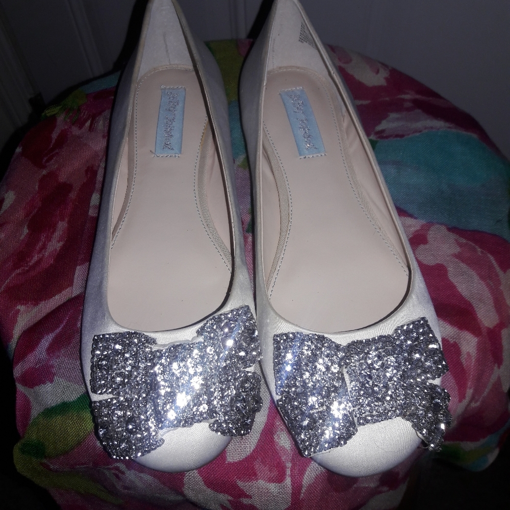 Betsey Johnson Ivory flats